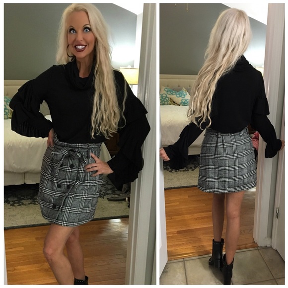 ❤️LAST 2! Double Horn Button Skirt! - Picture 4 of 4